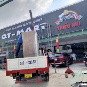 Xe vận chuyển máy bán hàng tự động xuống điểm lắp đặt may-ban-hang-tu-dong-tai-tay-ninh