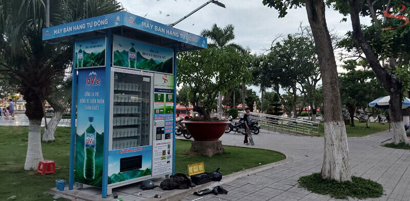 Lap may ban hang tai cong vien An Giang ⭐⭐⭐⭐⭐ Nhà cung cấp máy Bán Hàng Tự Động, TSE Máy bán nước tự động Số 1